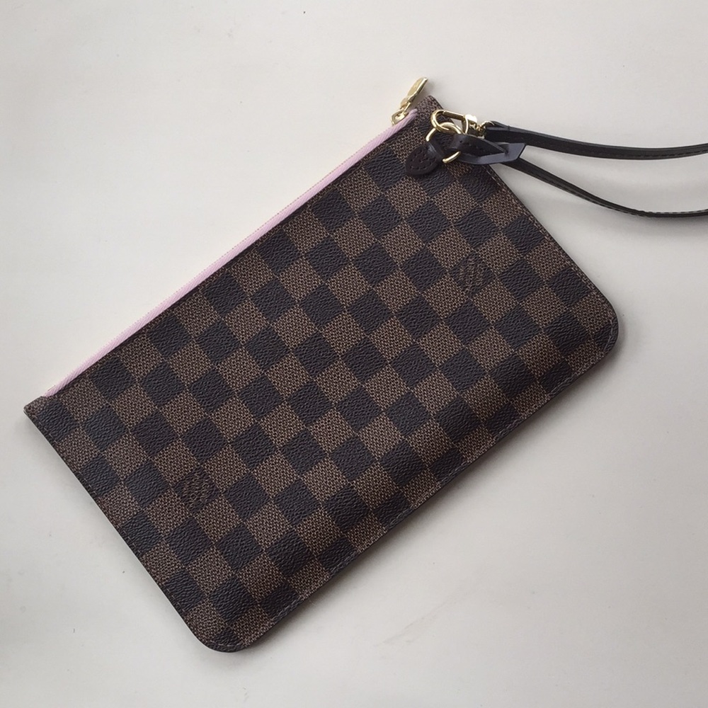 Louis Vuitton neverfull Pouchette